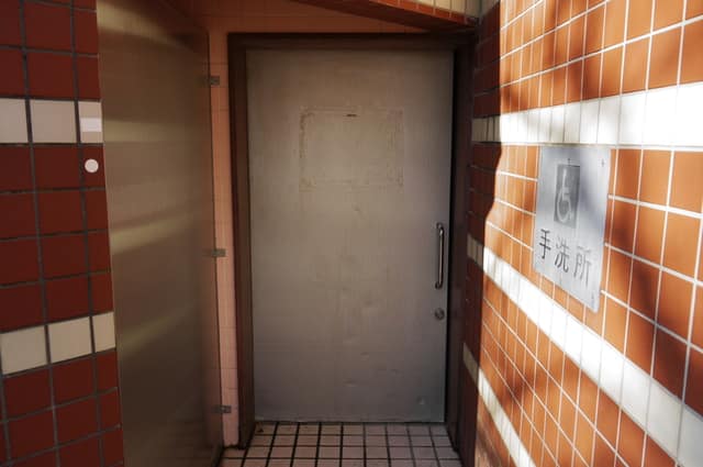 板橋区平和公園 のトイレ入口写真