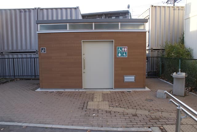 徳丸三ツ和公園 のトイレ入口写真