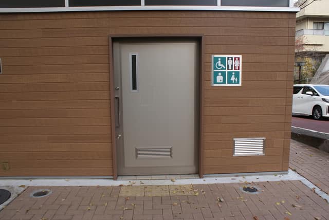 日暮台公園 のトイレ入口写真