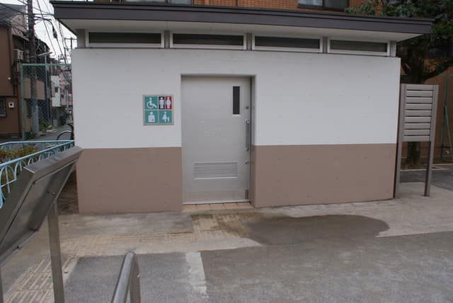 大谷口上町公園 のトイレ入口写真
