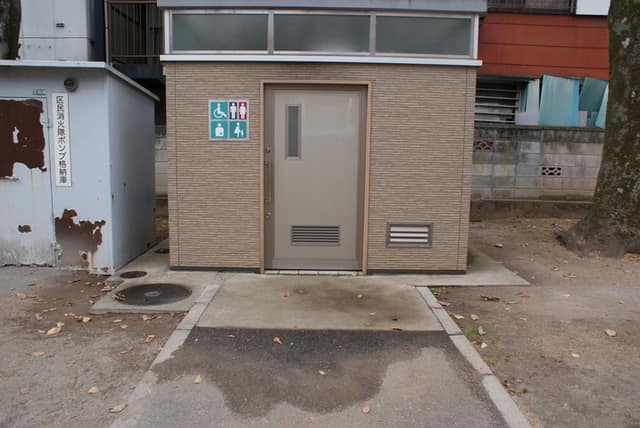 さくらづつみ児童遊園 のトイレ入口写真