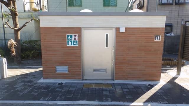 赤塚六丁目公園 のトイレ入口写真