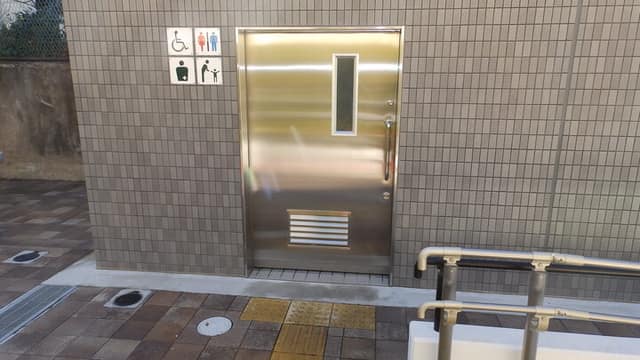 徳丸二丁目第二児童遊園 のトイレ入口写真
