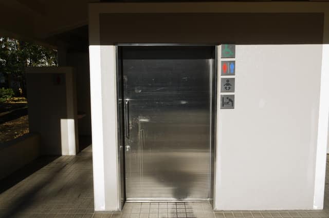 常盤台駅前公衆便所 のトイレ入口写真