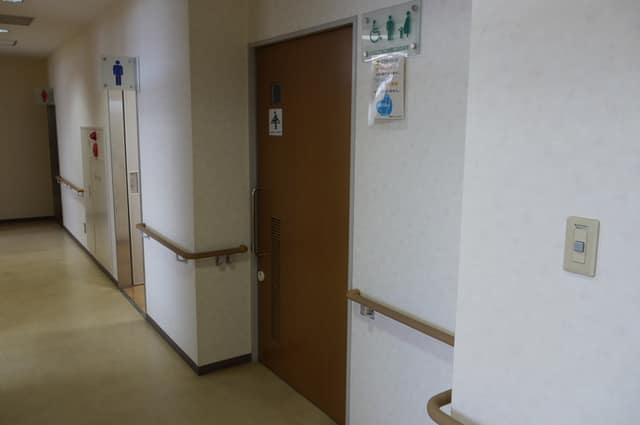 リサイクルプラザ のトイレ入口写真