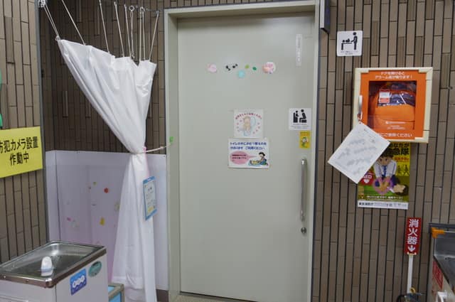 西徳児童館 のトイレ入口写真