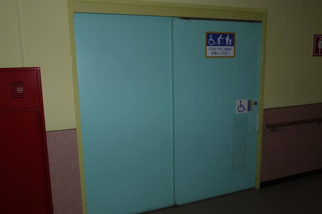 赤塚体育館 のトイレ入口写真