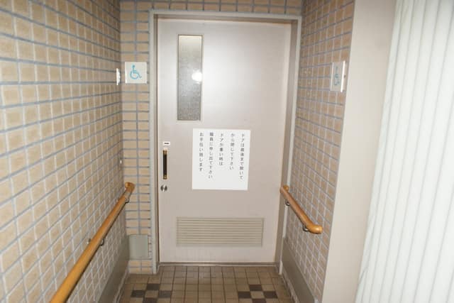 仲町ふれあい館 のトイレ入口写真