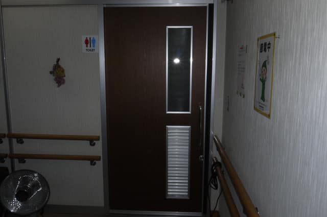旧中丸いこいの家(熊野地域包括支援センター及び中丸集会所) のトイレ入口写真