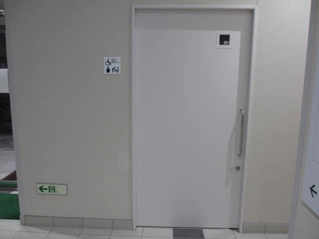 本田消防署奥戸出張所 のトイレ入口写真