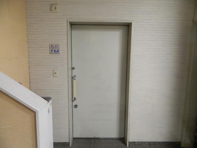 金町消防署亀有出張所 のトイレ入口写真