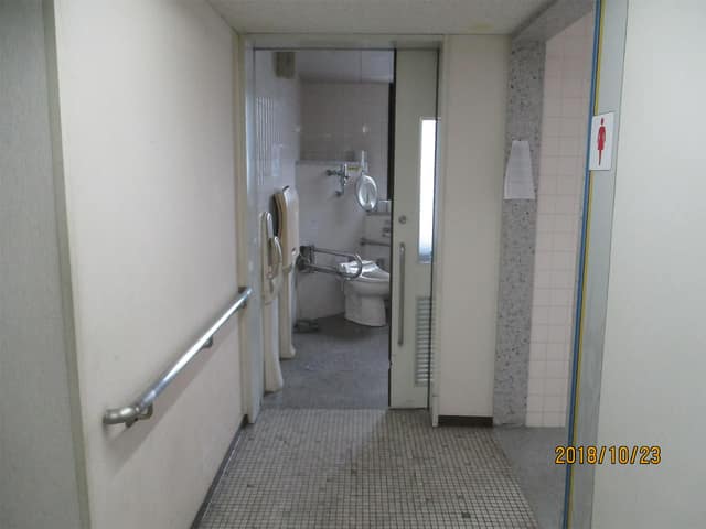 葛飾区総合庁舎 のトイレ入口写真