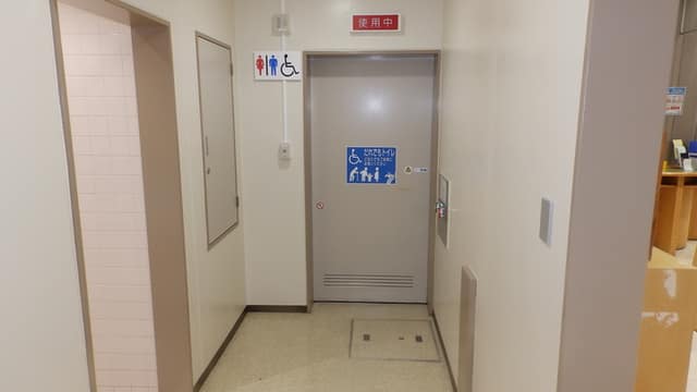 鎌倉図書館 のトイレ入口写真