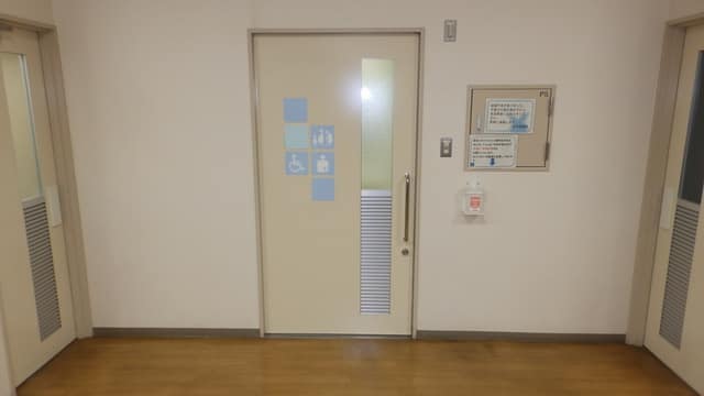 立石図書館 のトイレ入口写真