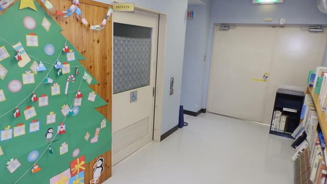四つ木地区図書館 のトイレ入口写真
