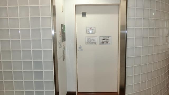 中央図書館 のトイレ入口写真