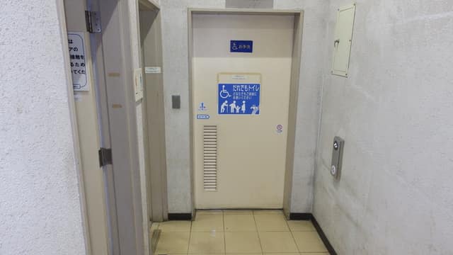 お花茶屋図書館 のトイレ入口写真