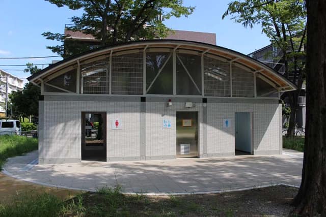 浮間公園 のトイレ入口写真