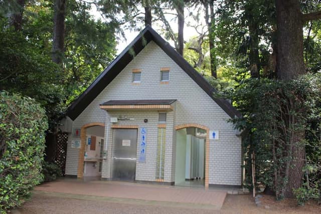 旧古河庭園 のトイレ入口写真