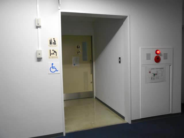 東京都水道局北営業所 のトイレ入口写真