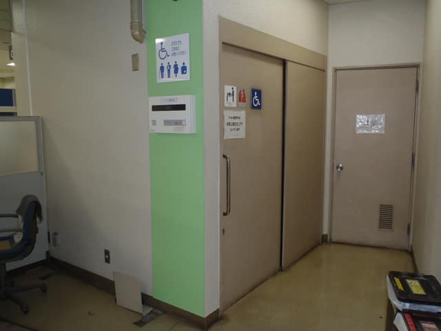 役所第一庁舎 のトイレ入口写真
