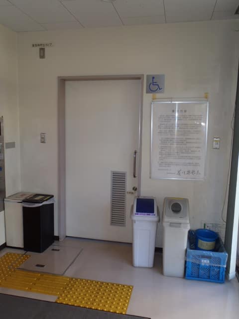 役所第五庁舎 のトイレ入口写真