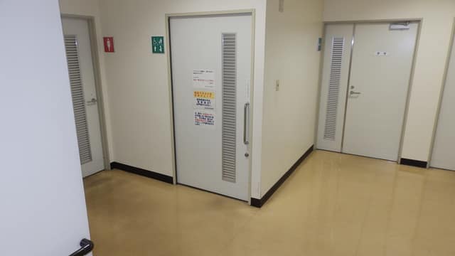 赤羽区民事務所 のトイレ入口写真