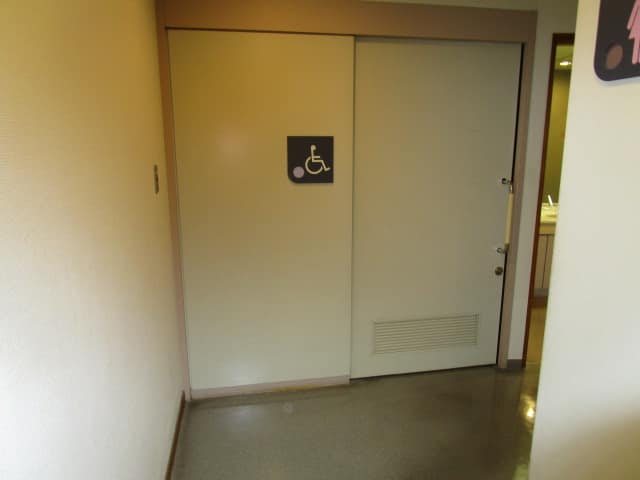 滝野川西区民センター のトイレ入口写真