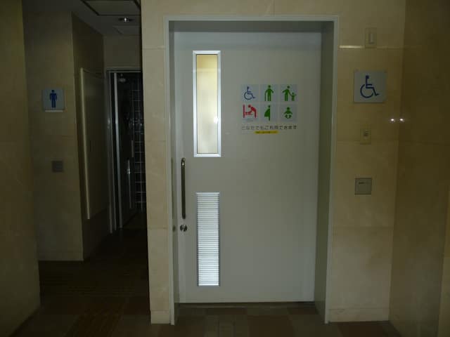 滝野川東ふれあい館 のトイレ入口写真