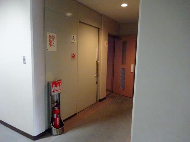 神谷ふれあい館 のトイレ入口写真