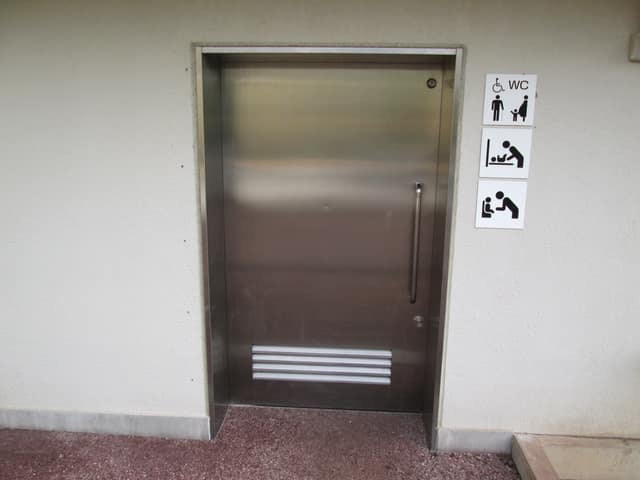 みどりと環境の情報館(エコベルデ) のトイレ入口写真