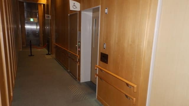 北区飛鳥山博物館 のトイレ入口写真