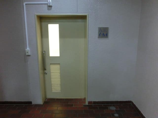 赤羽会館 のトイレ入口写真