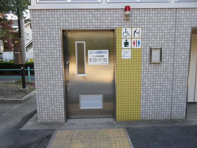 浮間一丁目緑地 のトイレ入口写真