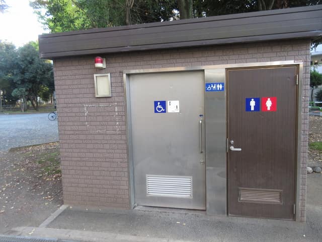 浮間北公園 のトイレ入口写真
