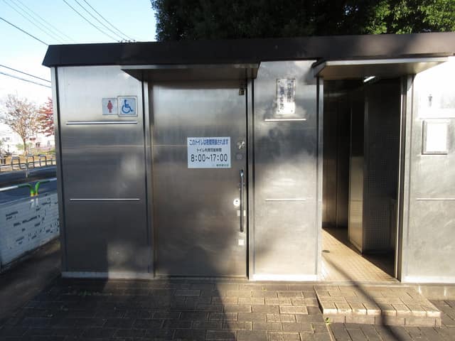 赤羽台四丁目公園 のトイレ入口写真