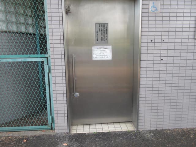 赤羽公園 のトイレ入口写真