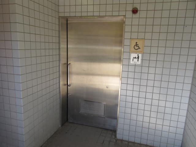 清水坂公園 のトイレ入口写真