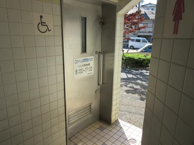 豊島公園 のトイレ入口写真