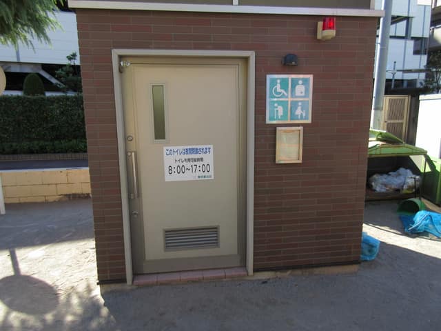 豊島七丁目北児童遊園 のトイレ入口写真