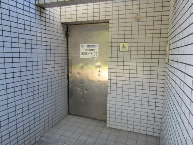 王子五丁目公園 のトイレ入口写真
