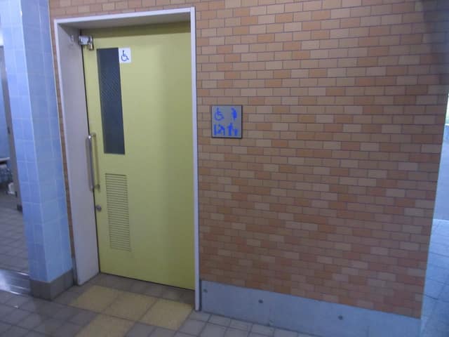 赤羽スポーツの森公園 のトイレ入口写真