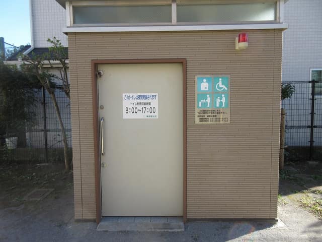 西が丘一丁目児童遊園 のトイレ入口写真