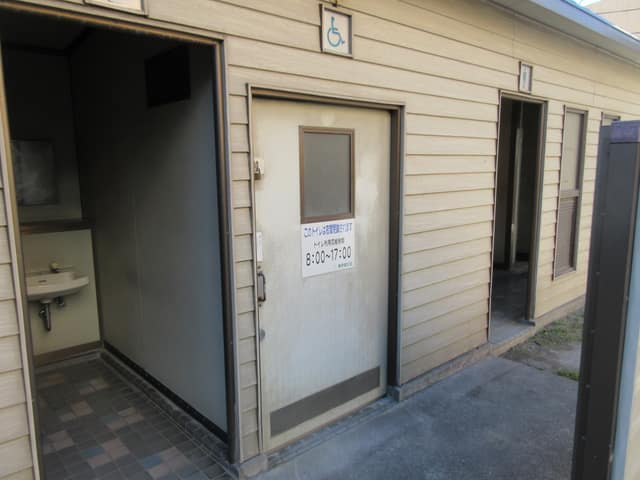 東王子公園 のトイレ入口写真