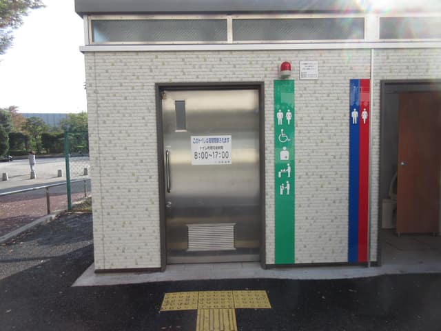 王子五丁目児童遊園 のトイレ入口写真