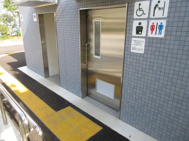 堀船一丁目公園 のトイレ入口写真