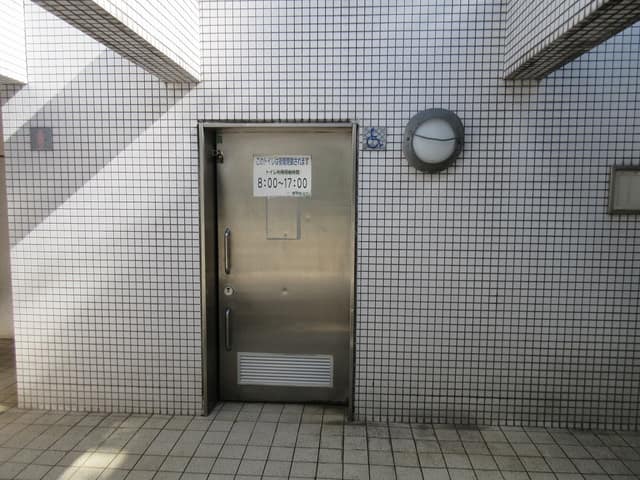 堀船公園 のトイレ入口写真
