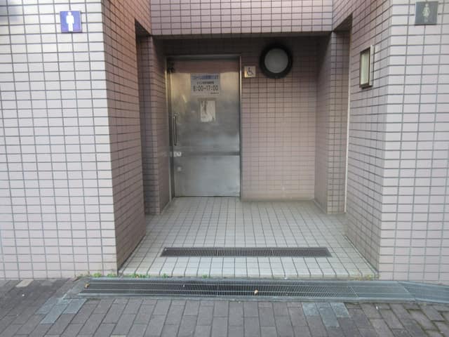 西中里公園 のトイレ入口写真