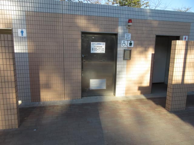 田端台公園 のトイレ入口写真