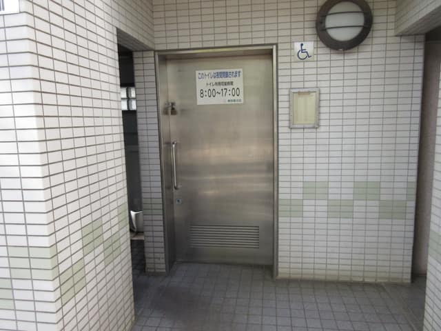 田端新町公園 のトイレ入口写真